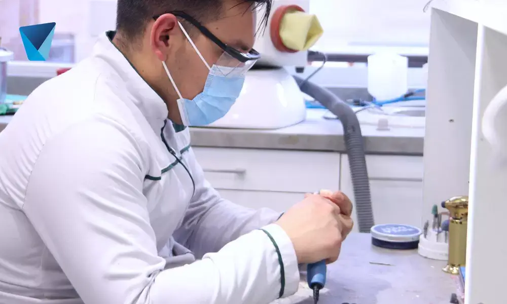 ¿Debería ponerme dientes postizos permanentes?