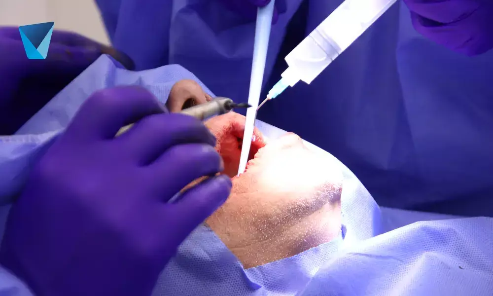 Imagen destacada del artículo: Medidas para el dolor de dientes durante un viaje